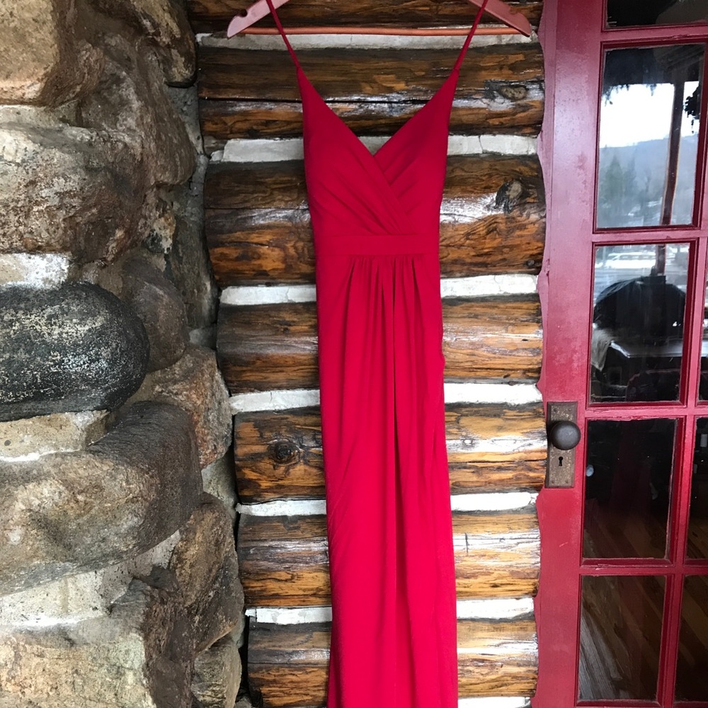 Stunning red evening gown 😍❤️